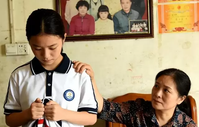 何小满提前出狱七年未归,养父接人时获留信与身世材料 情报图 何小满提前出狱七年未归,养父接人时获留信与身世材料 情报图