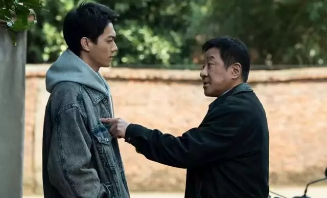 《方圆八百米》高松格自杀引爆父子对立主线 资讯配图 《方圆八百米》高松格自杀引爆父子对立主线 资讯配图