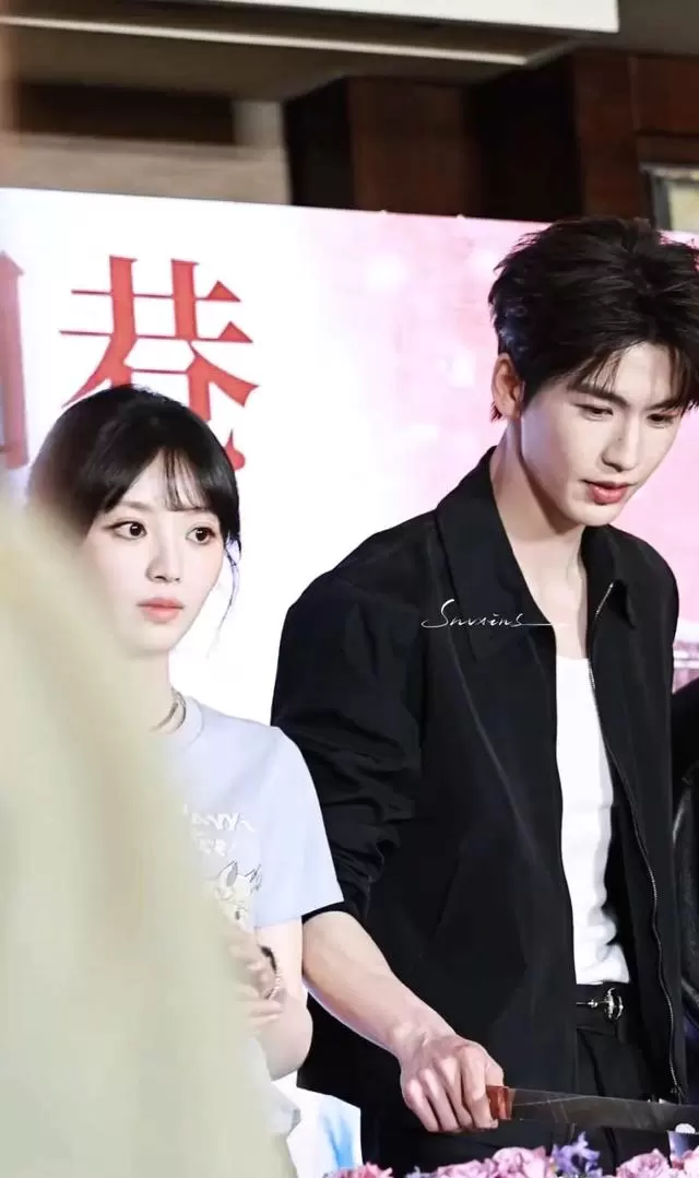 张凌赫古装贵公子形象固化,观众自发构建CP逻辑成现象 资讯配图 张凌赫古装贵公子形象固化,观众自发构建CP逻辑成现象 资讯配图